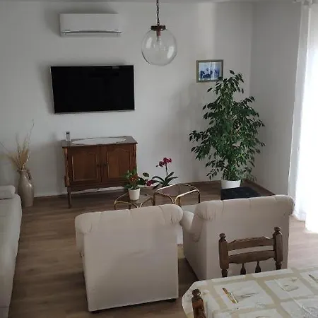 Διαμέρισμα Rose *