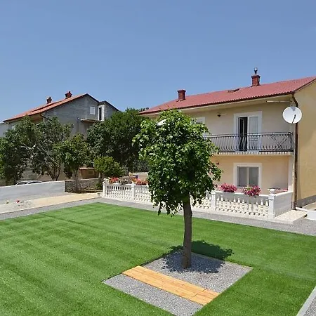 Rose Διαμέρισμα Novi Vinodolski